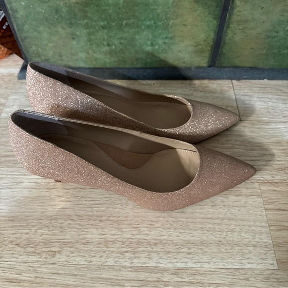 New Banana Republic Madison Kitten Heels Size 8.5 Champagne Glitter - Picture 3 of 11